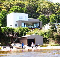 Amazing Ansons Bay Absolute Waterfront Beach House - Holiday Jervis Bay