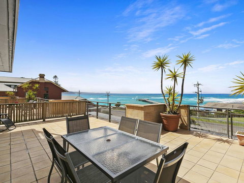 APARTMENT 12 PACIFIC APARTMENTS- Across From The Pier - Holiday Jervis Bay 0