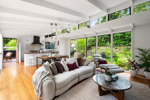 Luxury Escape - 4bd Home And Courtyard In Castlecrag - Holiday Jervis Bay 2