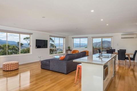 Mayhill Views Space And Style - Holiday Jervis Bay 1