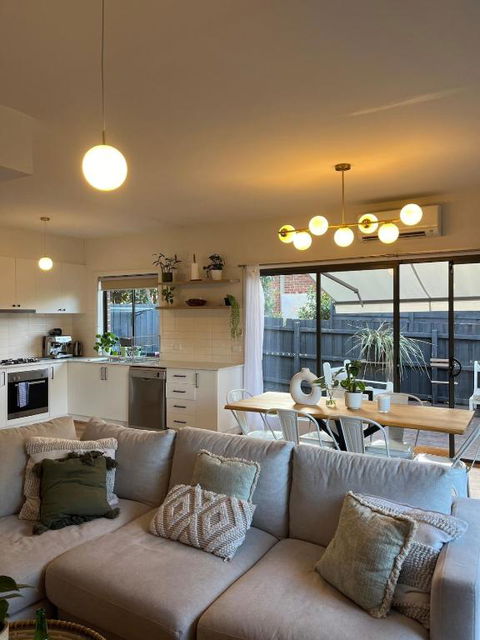 Melbourne Home Close To Airport & Train Station - Holiday Jervis Bay 0