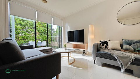 Modern 2-Bedroom Townhouse Near DFO & RMIT - Holiday Jervis Bay 0