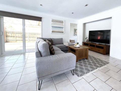 Modern And Elegant House With Swimming Pool - Holiday Jervis Bay 0