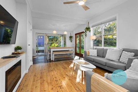 Modern Character Filled Cottage - Holiday Jervis Bay 0