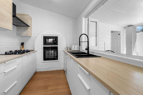 Modern Character Filled Cottage - Holiday Jervis Bay 2