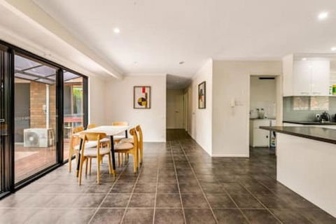 Modern Comfort Retreat 4Bed Cozy Haven W Pool - Holiday Jervis Bay 0