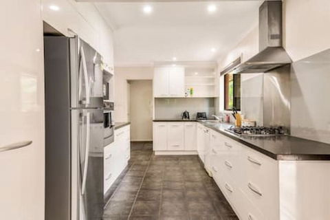 Modern Comfort Retreat 4Bed Cozy Haven W Pool - Holiday Jervis Bay 3