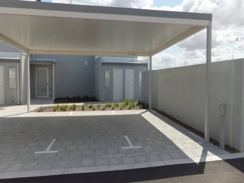 Modern Luxury 1 Bedroom Apartment - Walk To The Shops! Free Wifi - Holiday Jervis Bay 2