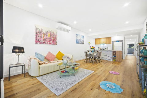 Modern Toy Style APT At Heart Kogarah - Holiday Jervis Bay 2