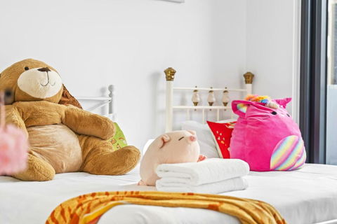 Modern Toy Style APT At Heart Kogarah - Holiday Jervis Bay 3