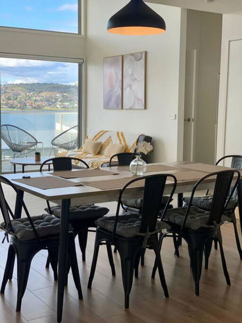 Modern Villa With Water View - Holiday Jervis Bay 0