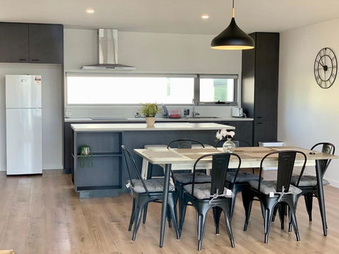 Modern Villa With Water View - Holiday Jervis Bay 1