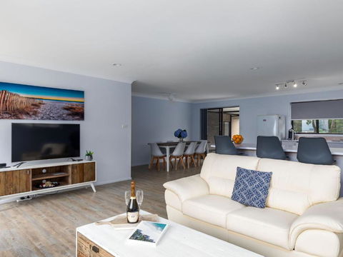 Moona Beach House By Jervis Bay Rentals - Holiday Jervis Bay 2