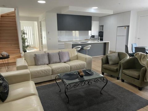 Modern Home, Close To Train, 17k CBD - Holiday Jervis Bay 0