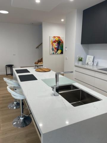 Modern Home, Close To Train, 17k CBD - Holiday Jervis Bay 3