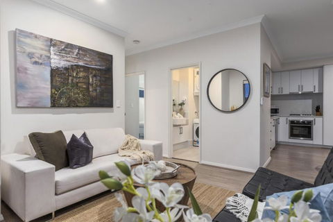Modernista Getaway Your Airport Retreat - Holiday Jervis Bay 1