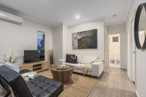 Modernista Getaway Your Airport Retreat - Holiday Jervis Bay 3