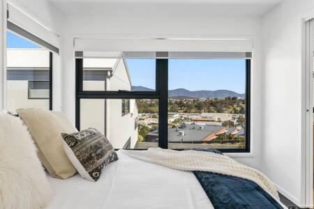 Mountain View Villa-close To Shops-10min To CBD - Holiday Jervis Bay 2