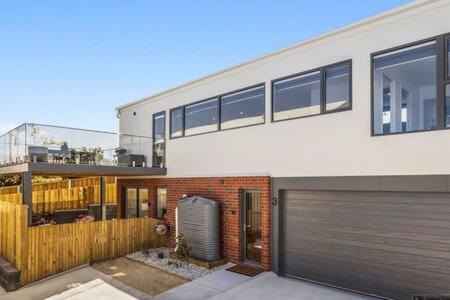 Mountain View Villa-close To Shops-10min To CBD - Holiday Jervis Bay 3