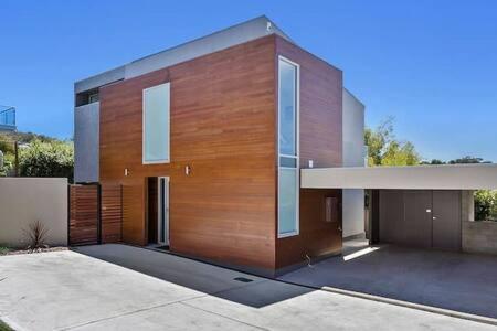 New Architect Designed Coastal Retreat-water Views - Holiday Jervis Bay 1