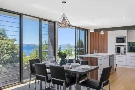 New Architect Designed Coastal Retreat-water Views - Holiday Jervis Bay 3