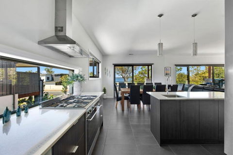 NEW - Sunrise Waters Holiday House - Holiday Jervis Bay 1