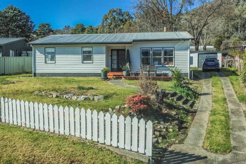 Mount Beauty 3BR Home - Holiday Jervis Bay 0
