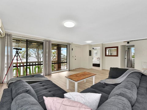 On The Lake At Fishing Point - Holiday Jervis Bay 2