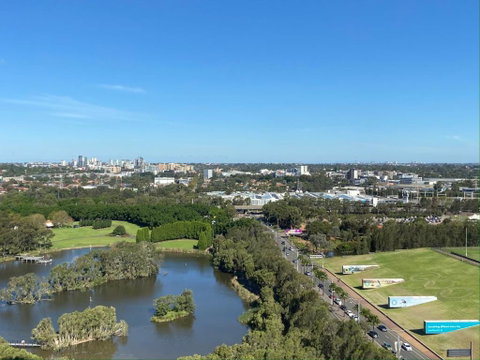Parkside & City View In Sydney Olympic Park - Holiday Jervis Bay 1