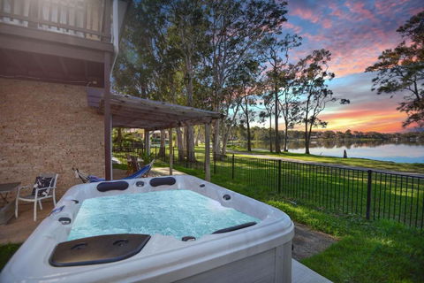 Parkway Lakehouse - Holiday Jervis Bay 1