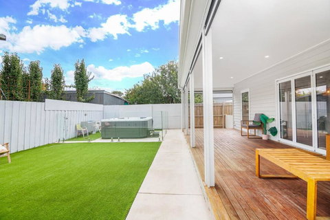 Perfect For Families And Groups - Large 5 Bedroom - Holiday Jervis Bay 1