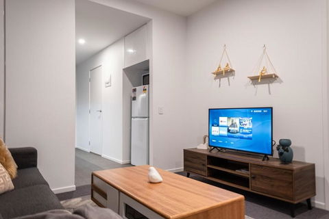Pleasant &bright 2br2ba Apt Footscray Pool - Holiday Jervis Bay 2