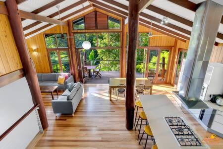 Pole Home In Paradise @ Kuranda - Holiday Jervis Bay 2