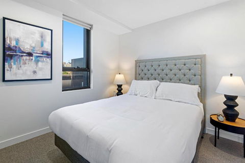 Polished 2-Bed Apartment With Gorgeous City Views - Holiday Jervis Bay 1