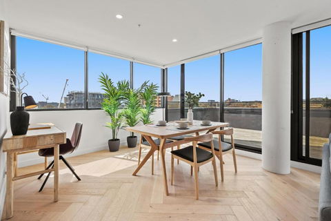 Polished 2-Bed Apartment With Gorgeous City Views - Holiday Jervis Bay 3