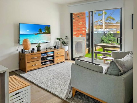 Private Room & Ensuite, In Shared Modern 2 Level Apartment - Full Use Of All Facilities - Holiday Jervis Bay 0