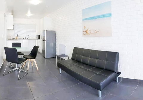 PROMO! Entire 2 Bedroom Unit Near Train Station! Free Parking & Wifi! - Holiday Jervis Bay 2