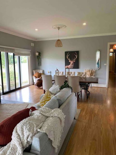 Prouts Lodge - Holiday Jervis Bay 2