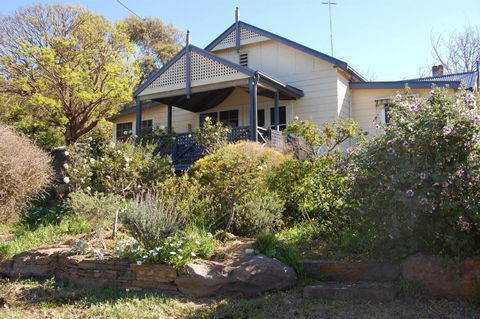 Quaint Cottage Nestled Amongst The Trees - Holiday Jervis Bay 0