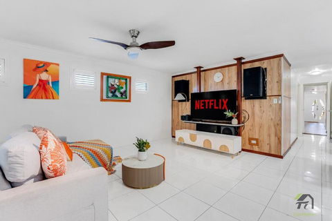 Quiet 5 Bedrooms House Located Springfield Lake - Holiday Jervis Bay 0