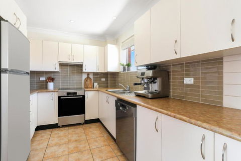 Randwick L 3 Bedroom Apartment + Parking - Holiday Jervis Bay 3