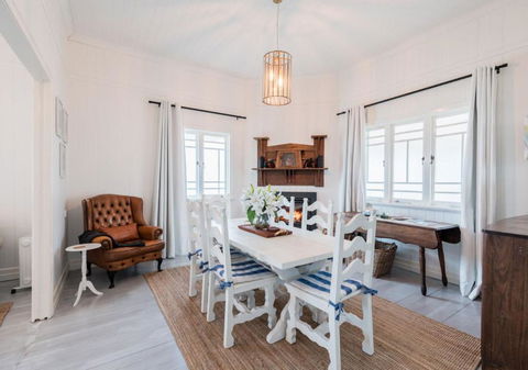 Pretty Pink Queenslander With Spectacular Views! - Holiday Jervis Bay 2