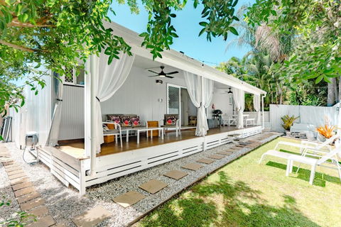 Private Outdoor Spa, Fire Pit, Cinema Room - THE COTTAGE COOLUM BEACH - Holiday Jervis Bay 2