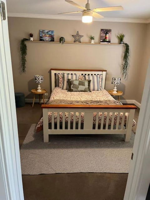 Quiet Family Retreat Getaway - Wildlife Park, Sovereign Hill, Kryall Castle And City At Your Door - Modern House, 8 Guests, 4 Bedrooms, 5 Beds - Holiday Jervis Bay 1