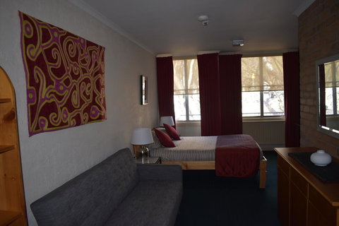 Attunga Alpine Lodge & Apartments - Holiday Jervis Bay 1
