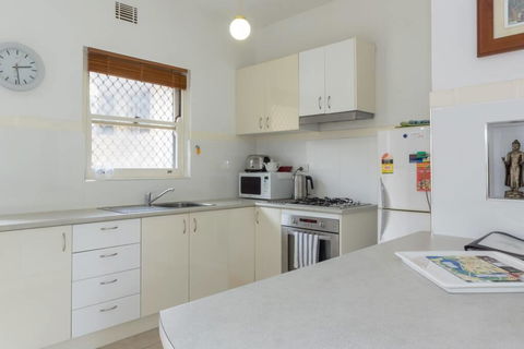 B6 Close To UWA, Swan River, Cafes & The New Childrens Hospital - Holiday Jervis Bay 3