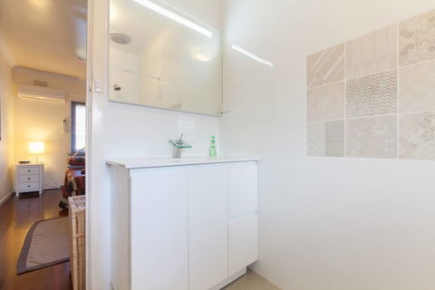 B7 Close To UWA, Swan River, Cafes And The New Children's Hospital - Holiday Jervis Bay 0