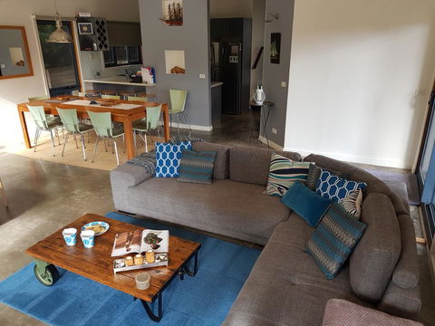 Bay Breeze Holiday Home - Holiday Jervis Bay 0