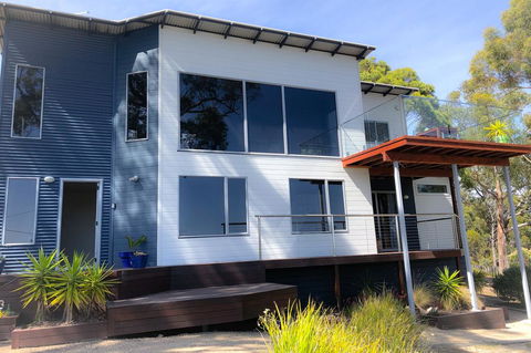 BAY OF FIRES BEACH SHACK Ocean Views From A Modern Beachhouse - Holiday Jervis Bay 0