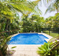 Beachfront Pool House - Absolute beachfront - Holiday Jervis Bay